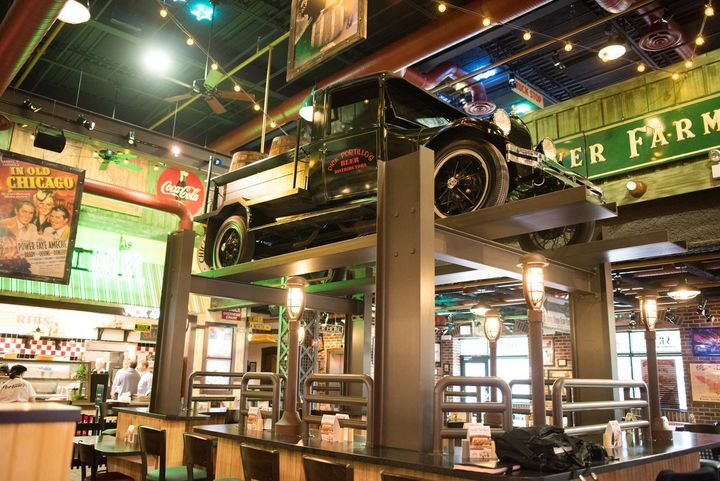 Portillo's locations With over 60 restaurants across the country, you're sure to find Portillos locations near you.